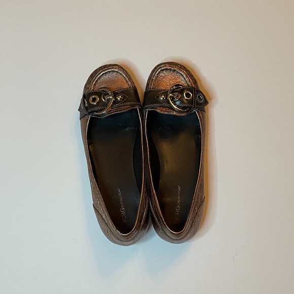 Women’s shoes - Picture 1 of 3